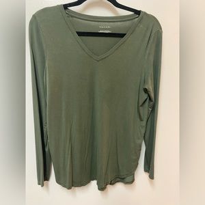 ‼️TAHARI v neck long sleeve‼️